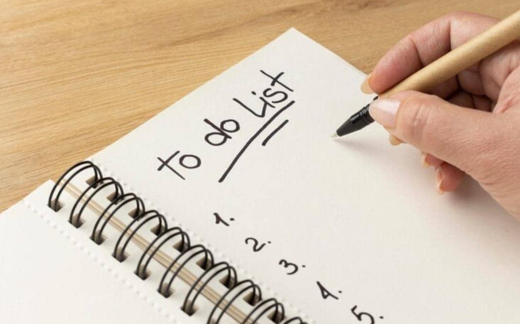 ilustrasi membuat daftar tugas