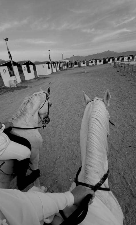 Dara Arafah dan Suami Berkuda di Madinah (instagram.com/daraarafah)