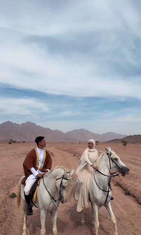 Dara Arafah dan Suami Berkuda di Madinah (instagram.com/daraarafah)