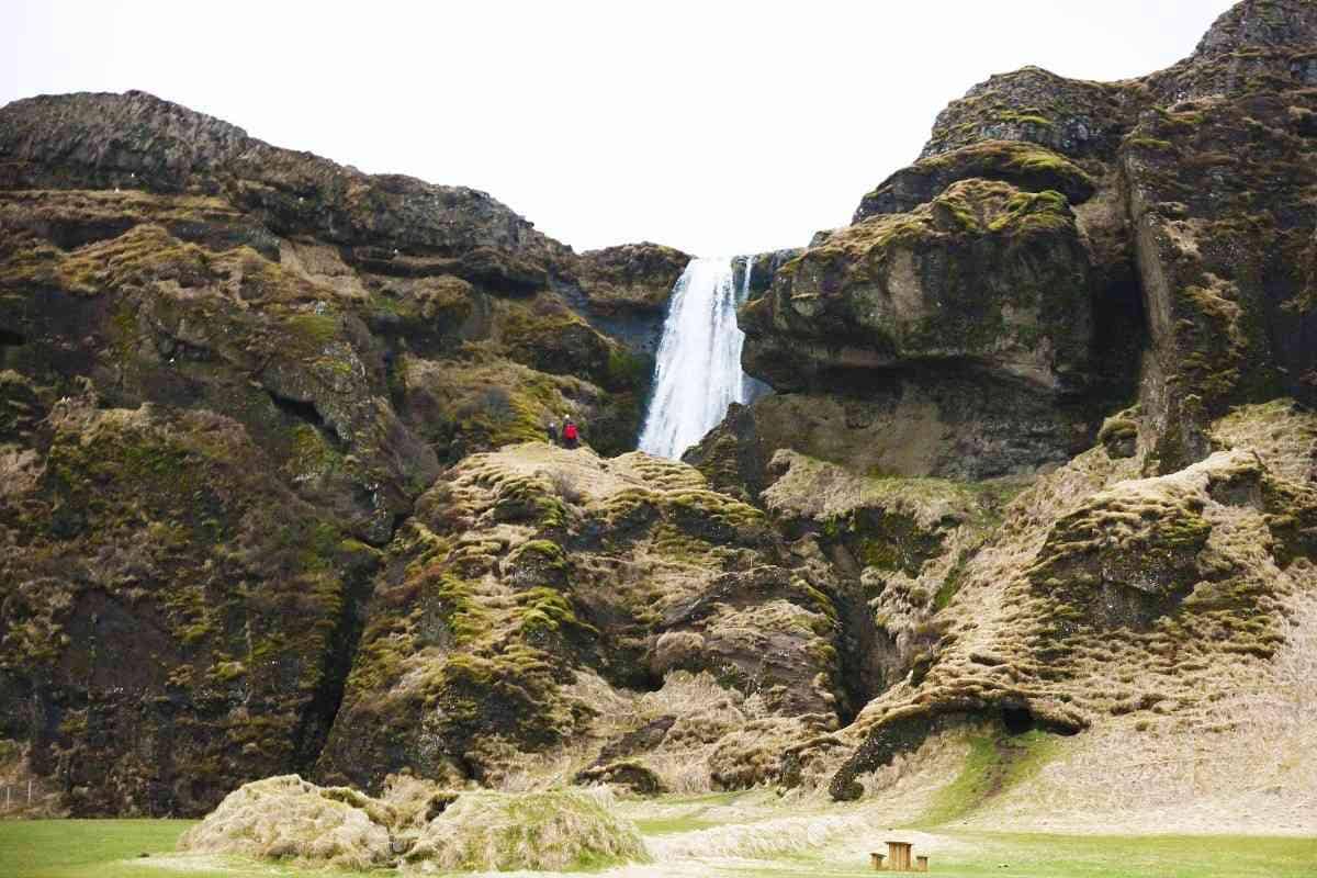 Ilustrasi air terjun gljúfrabúi di Islandia