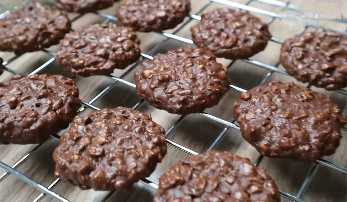 ilustrasi kue kering kacang ovaltine