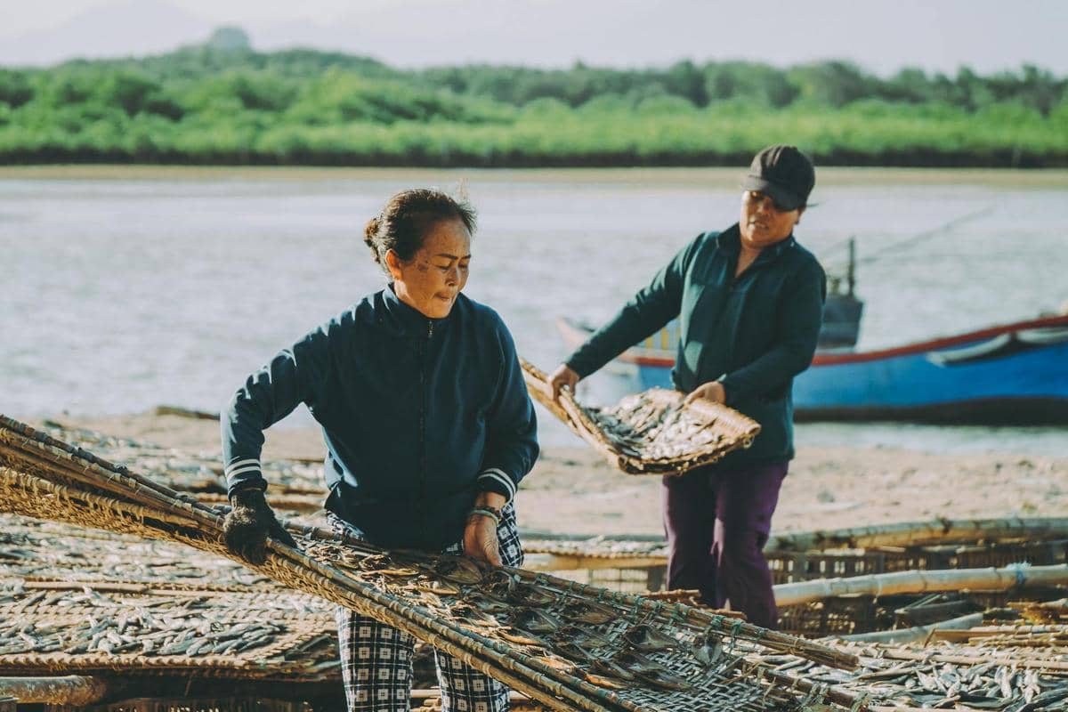 ilustrasi dua perempuan