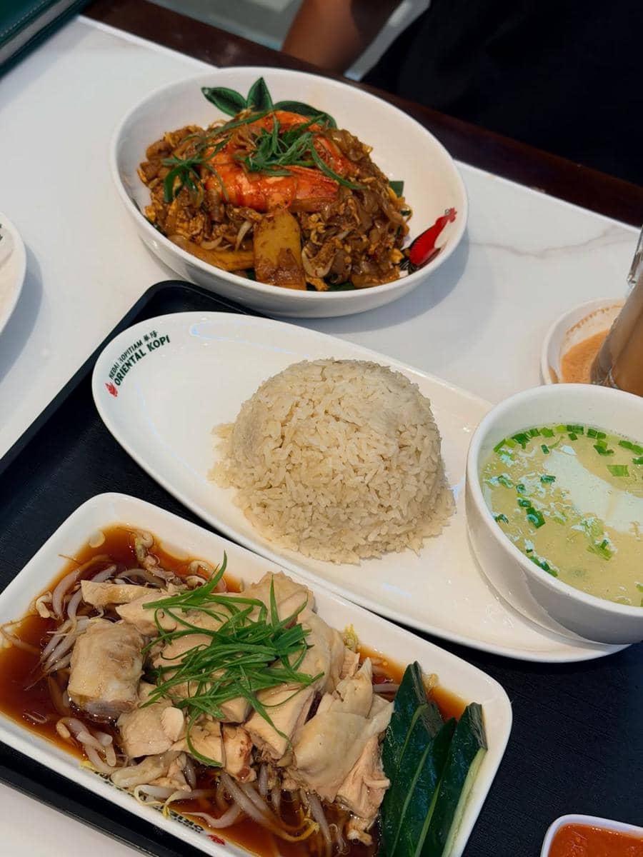 Andrea Dian jalan-jalan di Malaysia.