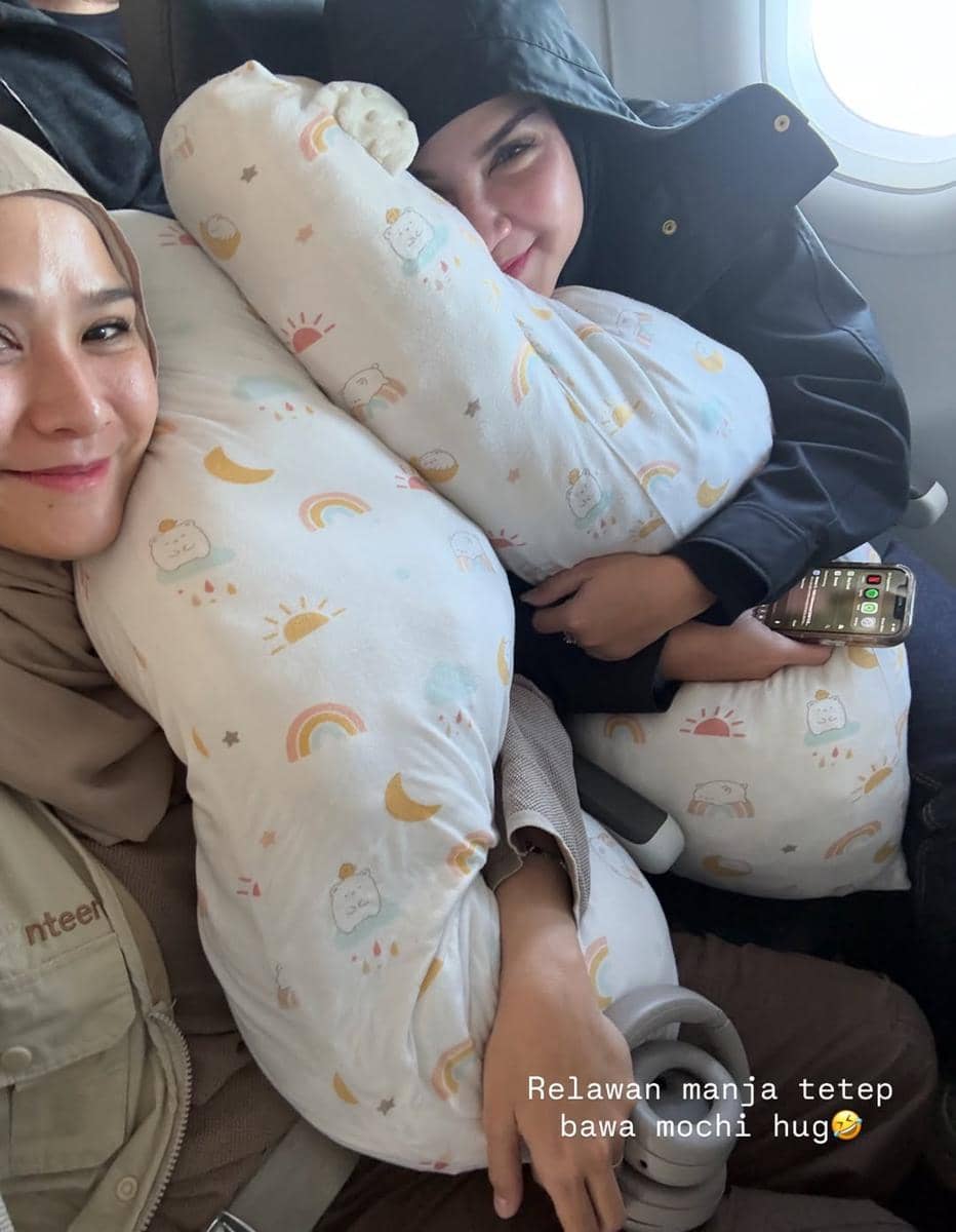 Zaskia Adya Mecca beri bantuan untuk korban banjir di Aceh.