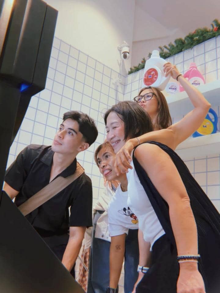 Andrea Dian jalan-jalan di Malaysia.