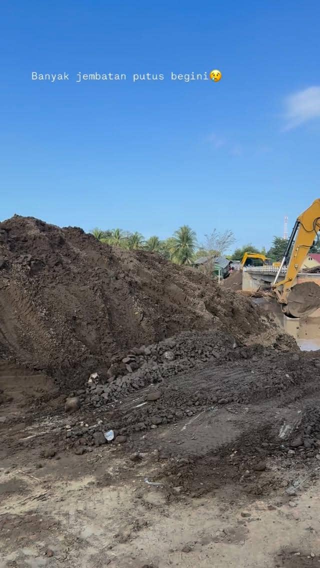 Zaskia Adya Mecca beri bantuan untuk korban banjir di Aceh.