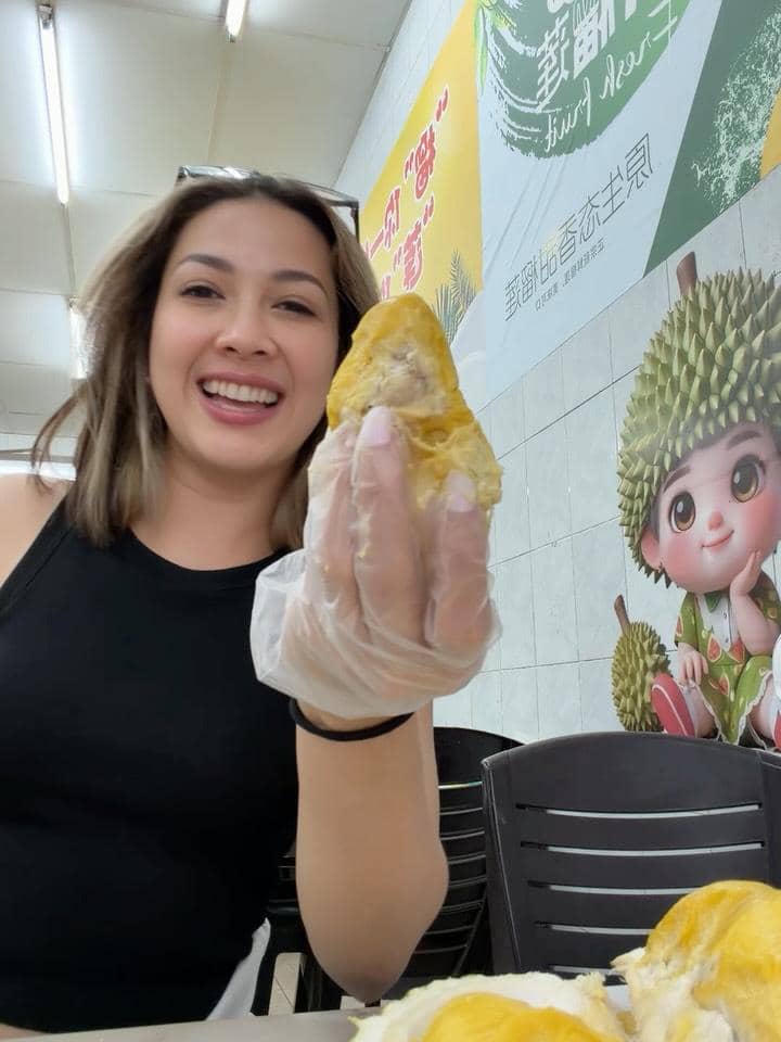 Andrea Dian jalan-jalan di Malaysia.