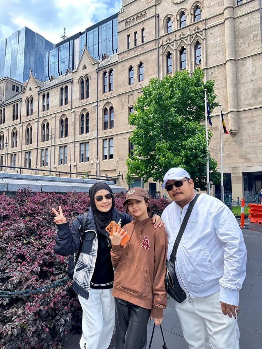 Marissya Icha dan keluarga saat liburan ke Melbourne.