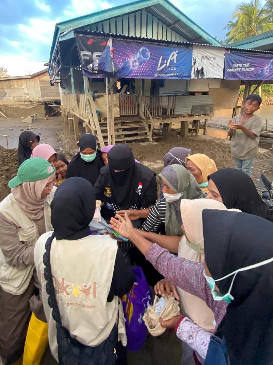 Zaskia Adya Mecca bantu korban banjir di Aceh