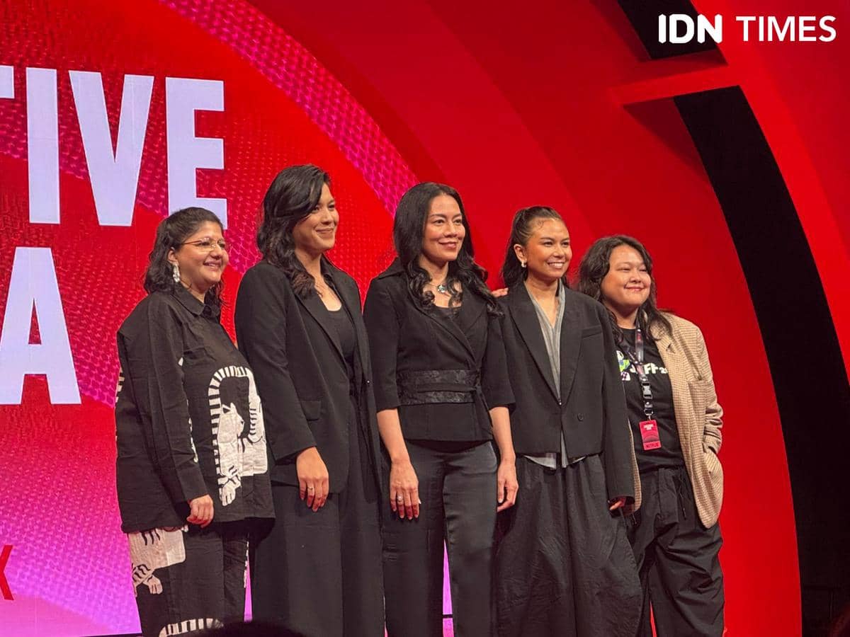 Dee Lestari dan para sutradara di Creative Asia Netflix pada Selasa (2/12/2025)