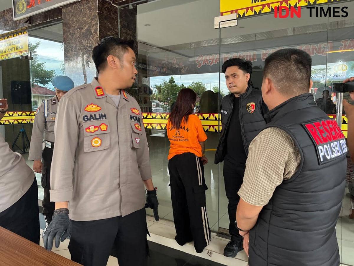 Konferensi pers kasus pencurian ART inisal HW di Mapolresta Bandar Lampung. 