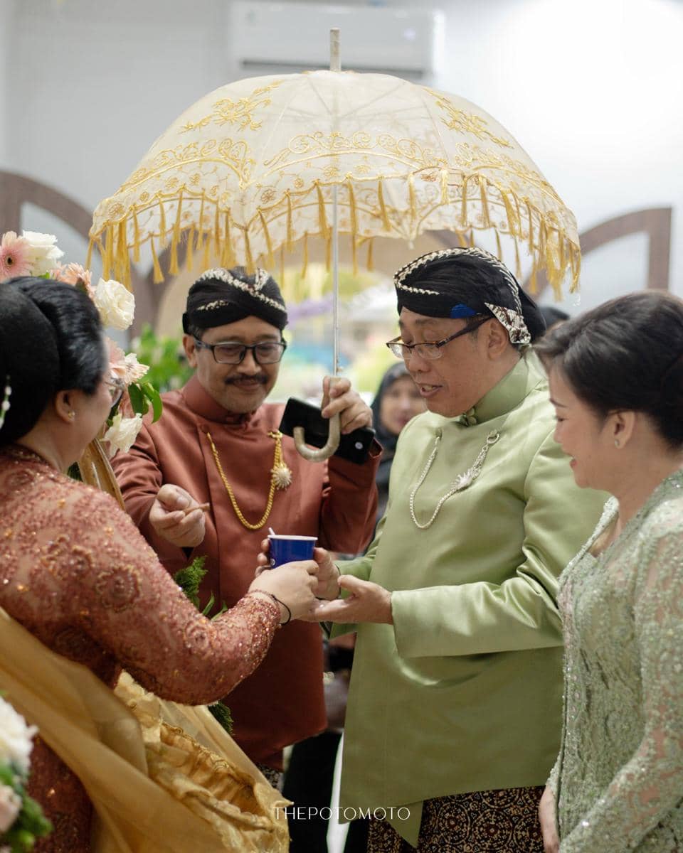 Siraman dan Sungkeman Jonathan Alden Jelang Menikah