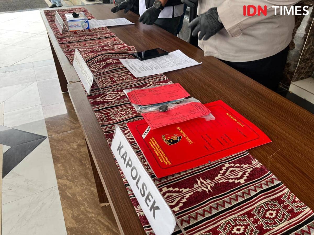 Konferensi pers kasus pencurian ART inisal HW di Mapolresta Bandar Lampung.