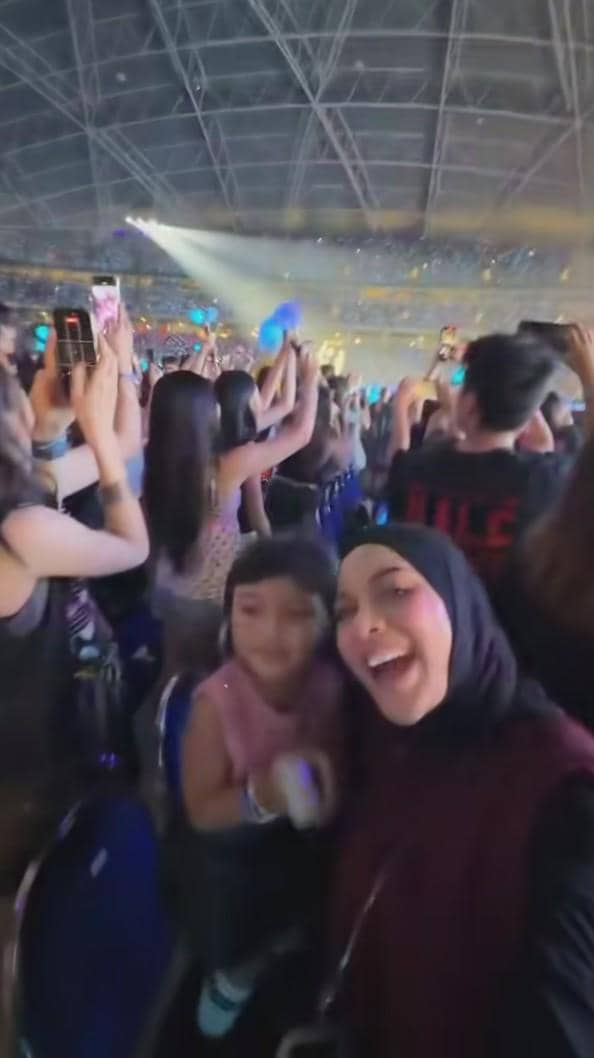 Aurel dan Ameena nonton BLACKPINK