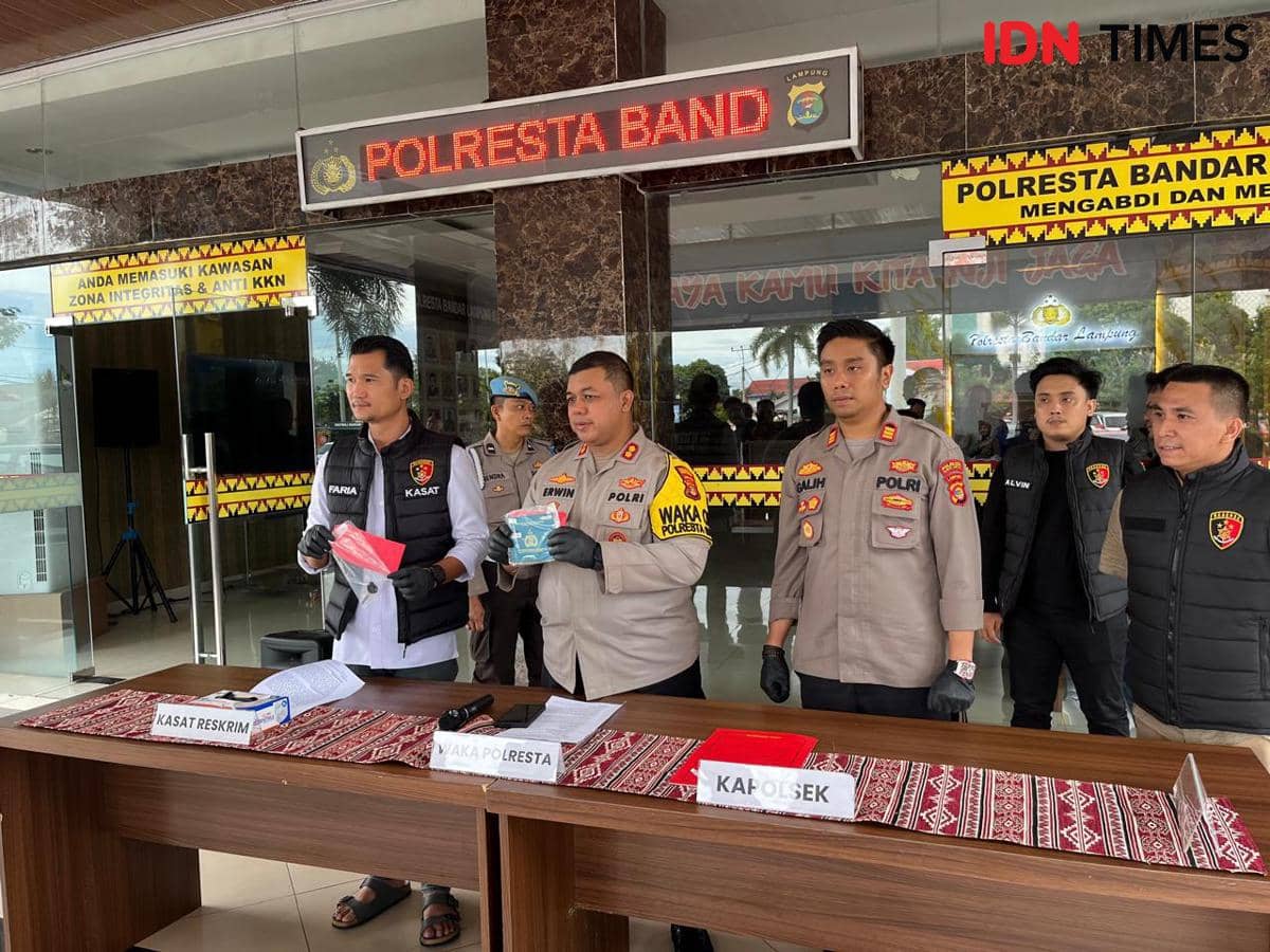 Konferensi pers kasus pencurian ART inisal HW di Mapolresta Bandar Lampung. 