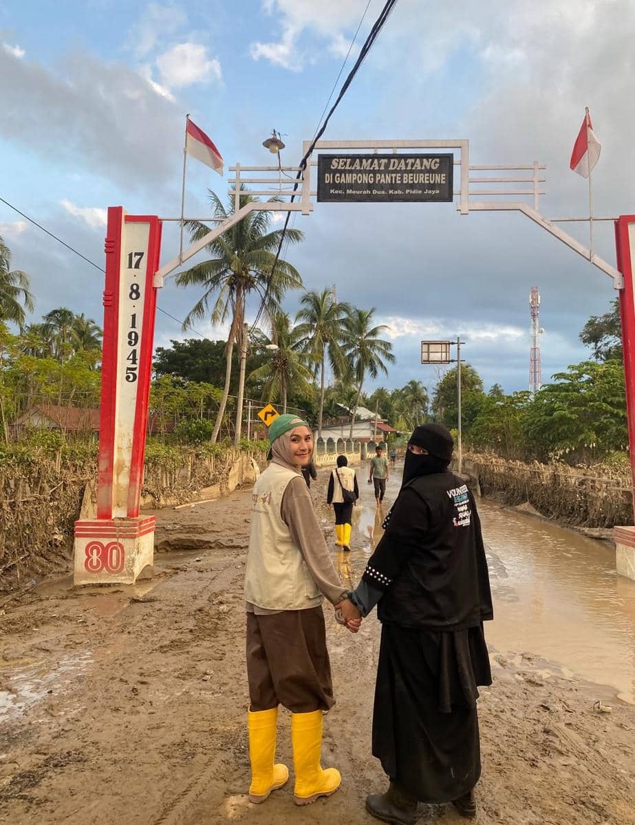 Zaskia Adya Mecca bantu korban banjir di Aceh