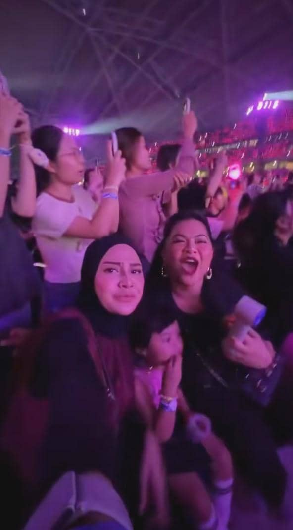 Aurel dan Ameena nonton BLACKPINK