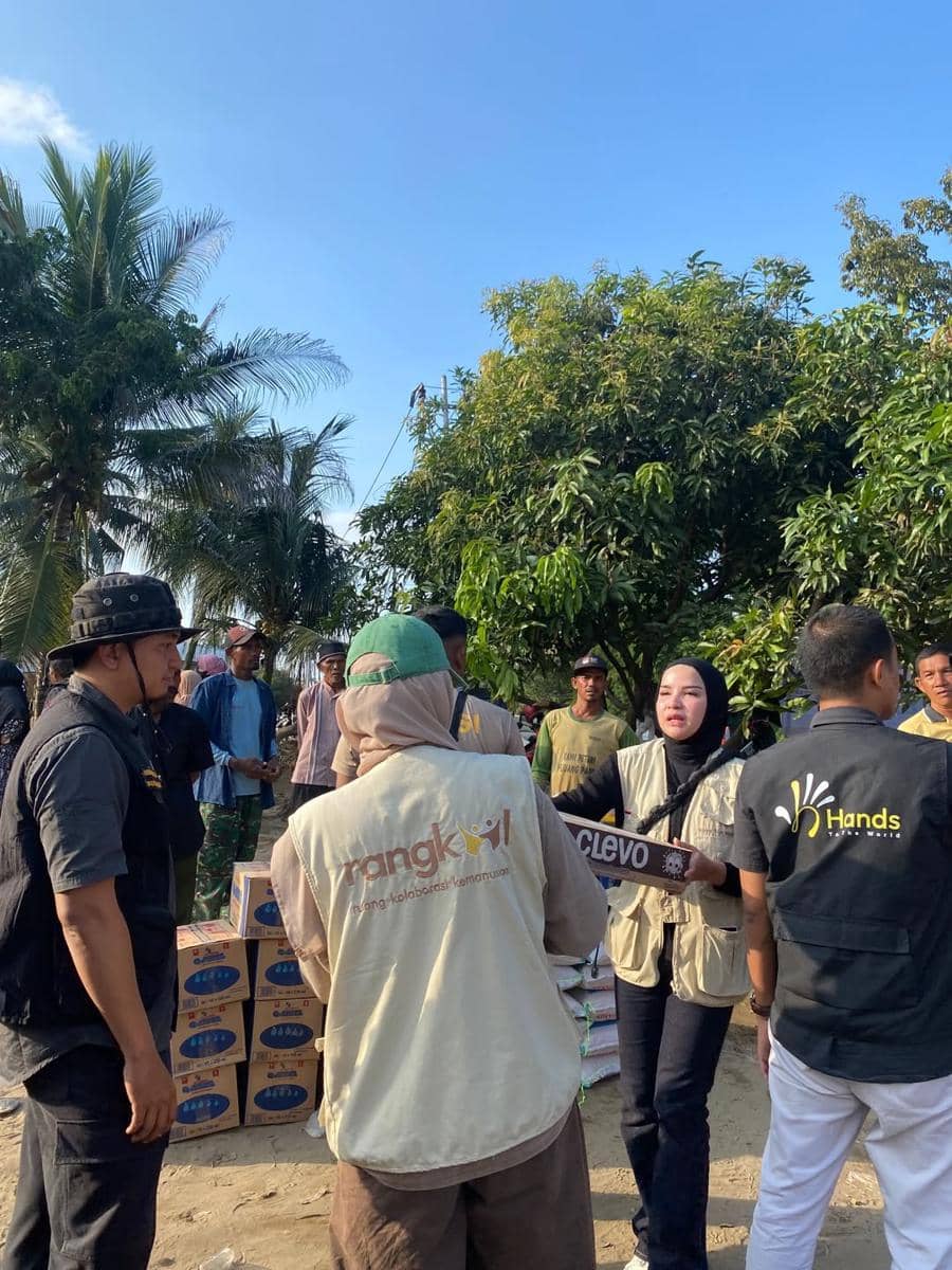 Zaskia Adya Mecca bantu korban banjir di Aceh