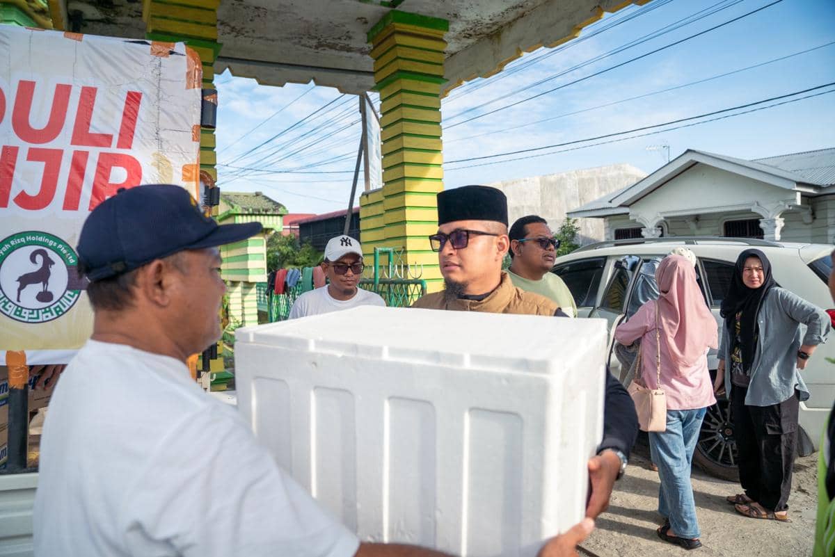Kerajaan Kejuruan Metar Bilad Deli bersama sejumlah komunitas dan relawan menggelar aksi kemanusiaan selama tiga hari berturut-turut untuk membantu warga terdampak banjir di Medan dan sekitarnya (dok.Metar Bilad Deli)