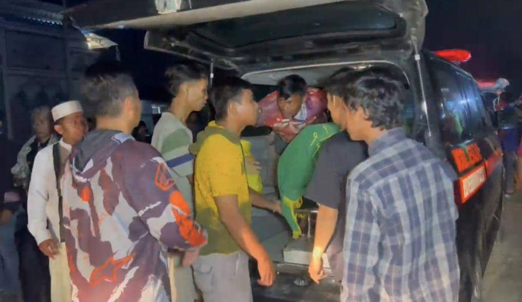 Korban tersambar petir saat di rumah duka