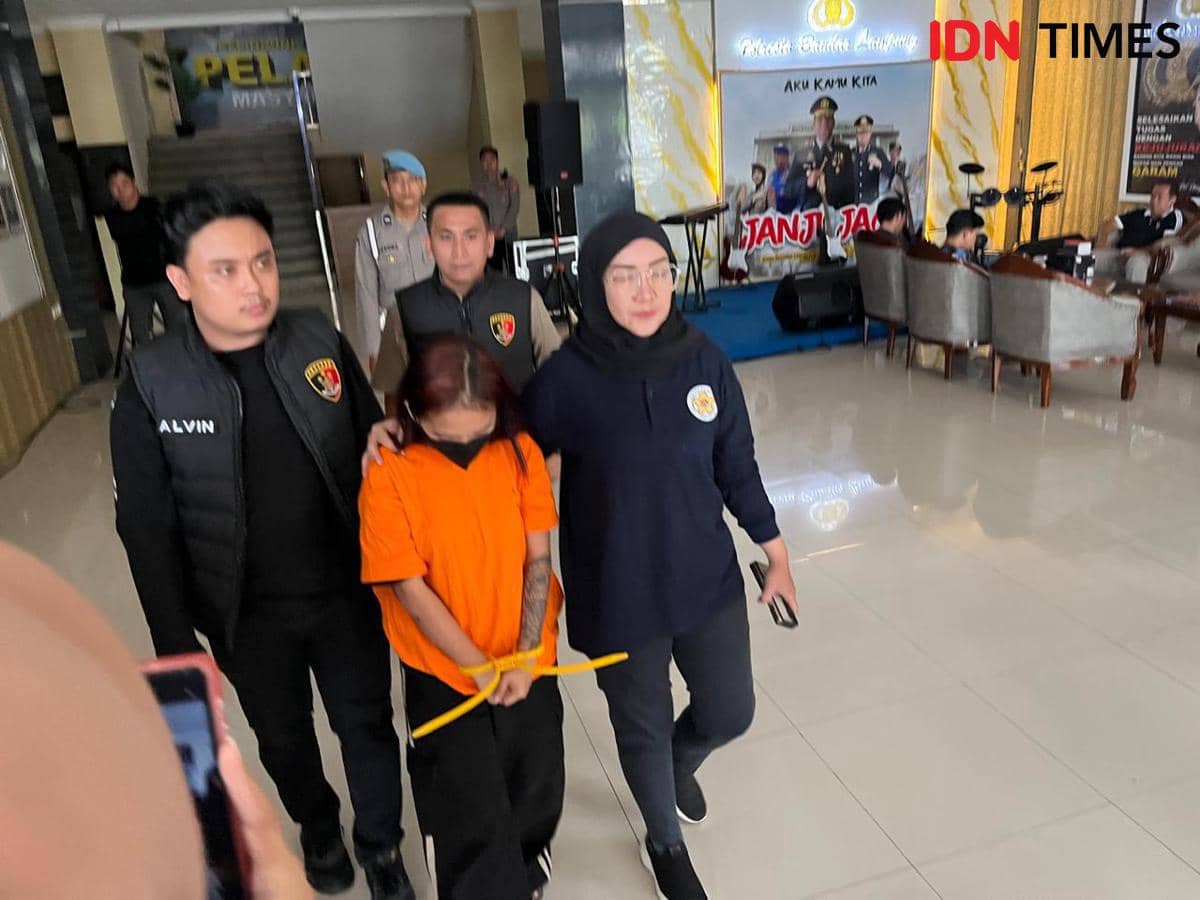 Pelaku HW digelandang pesonel Satreskrim Polresta Bandar Lampung dan Polsek Teluk Betung Selatan