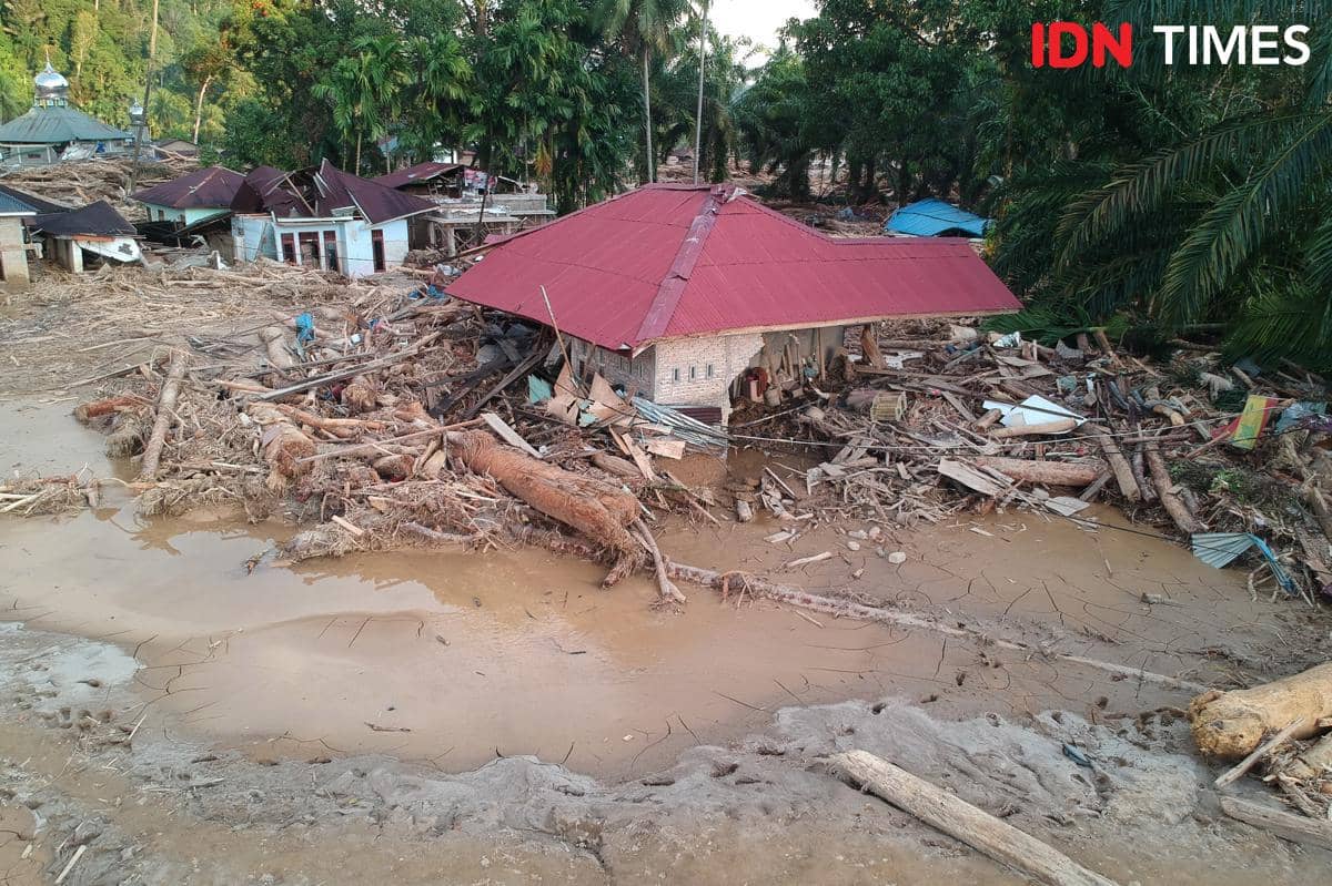 antarafoto-kerusakan-pascabanjir-bandang-di-tapanuli-selatan-1764662837.jpg