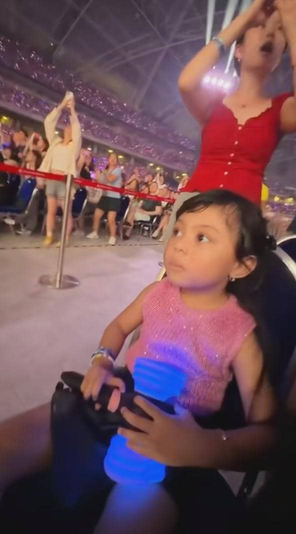 Aurel dan Ameena nonton BLACKPINK