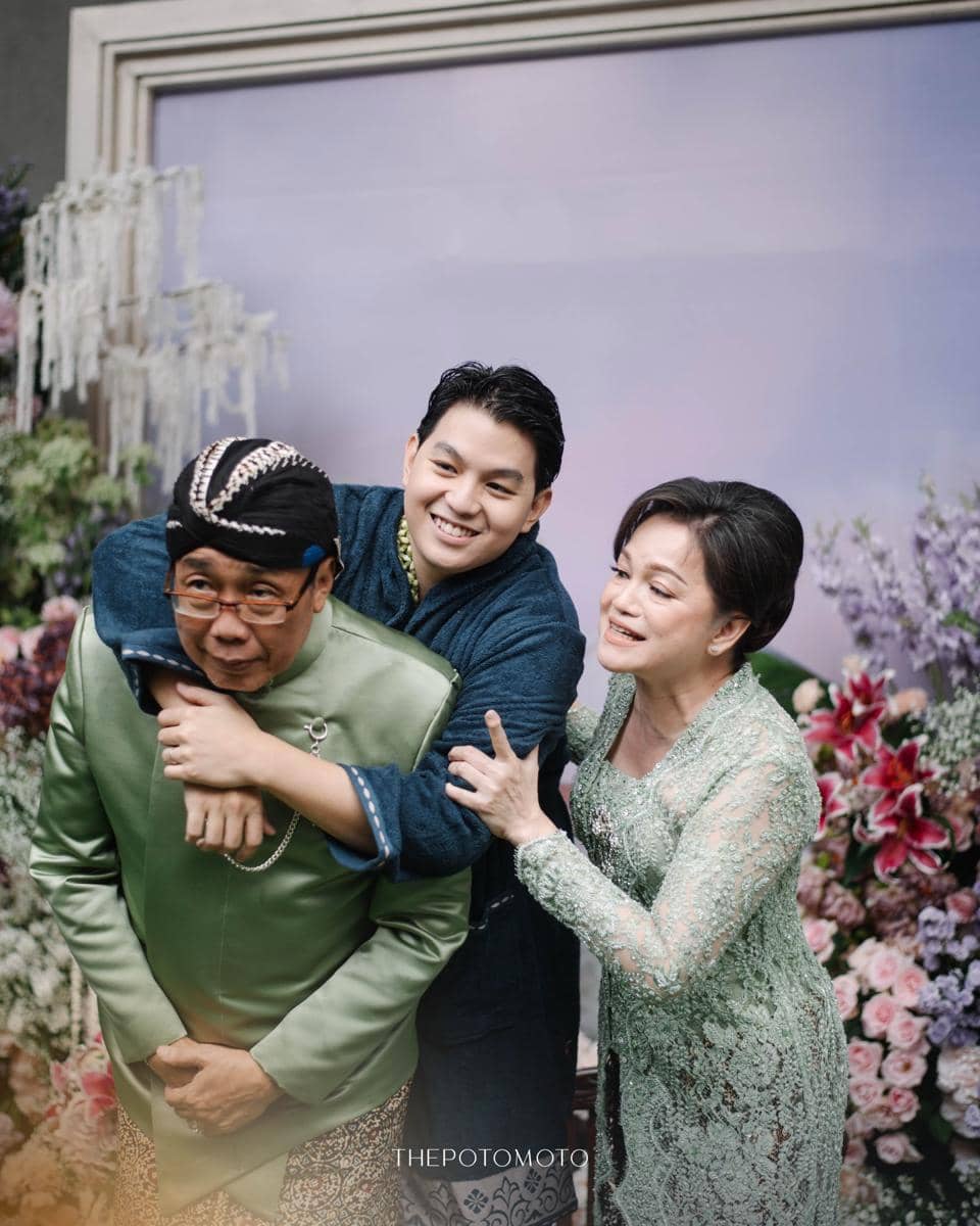 Siraman dan Sungkeman Jonathan Alden Jelang Menikah