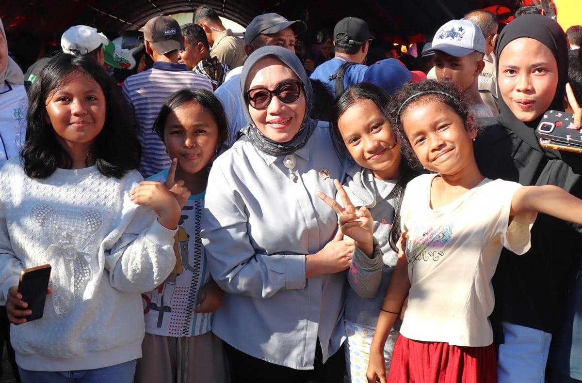 MenPPA Arifah Fauzi tinjau posko bencana banjir di Padang