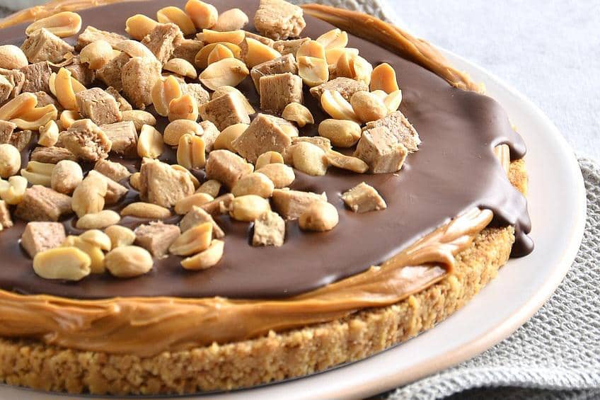 ilustrasi chocolate peanut butter cake