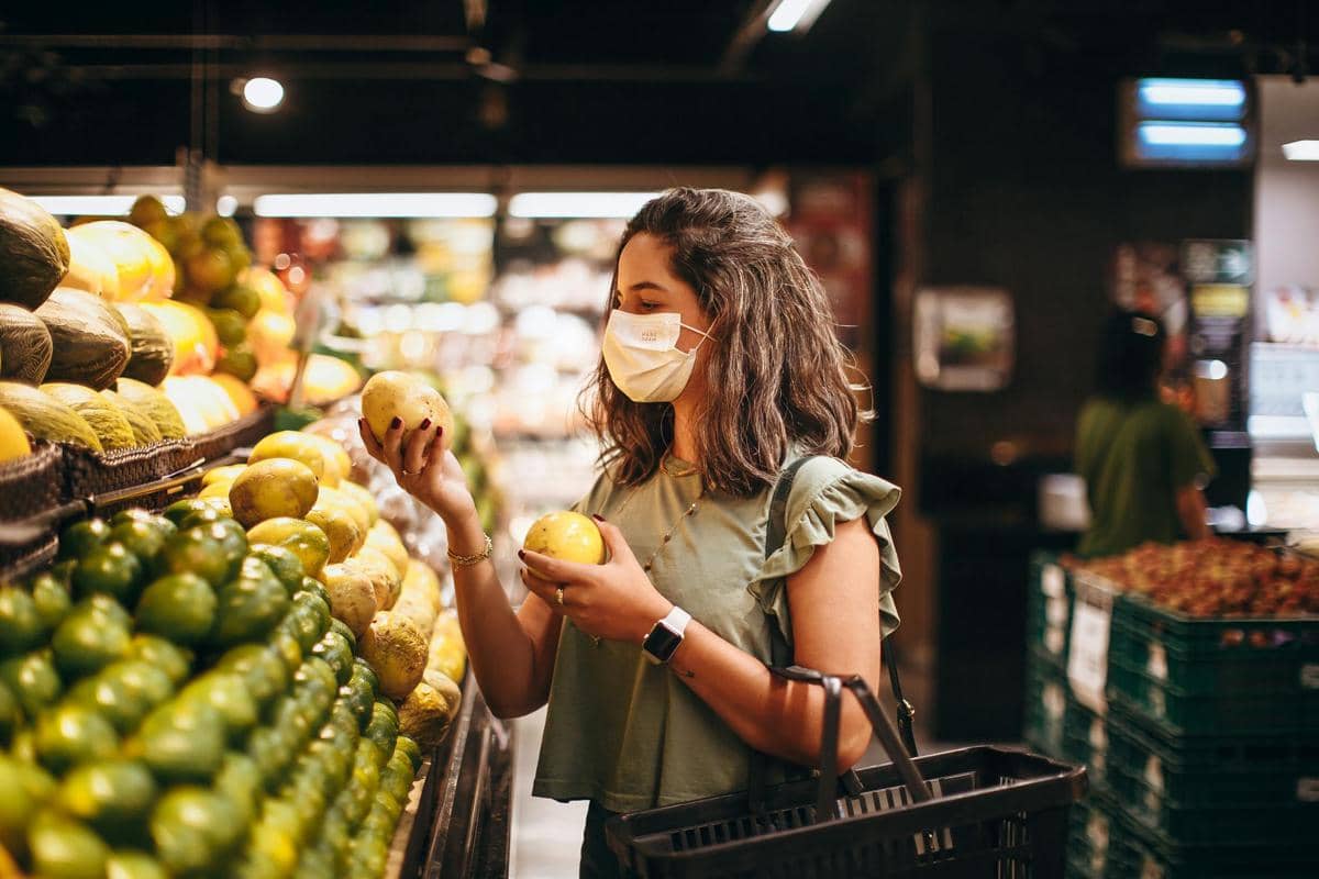 Ilustrasi membeli buah