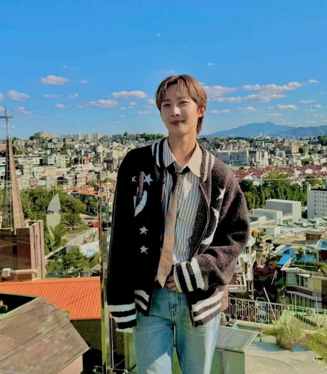 gaya outfit hangat Hui PENTAGON