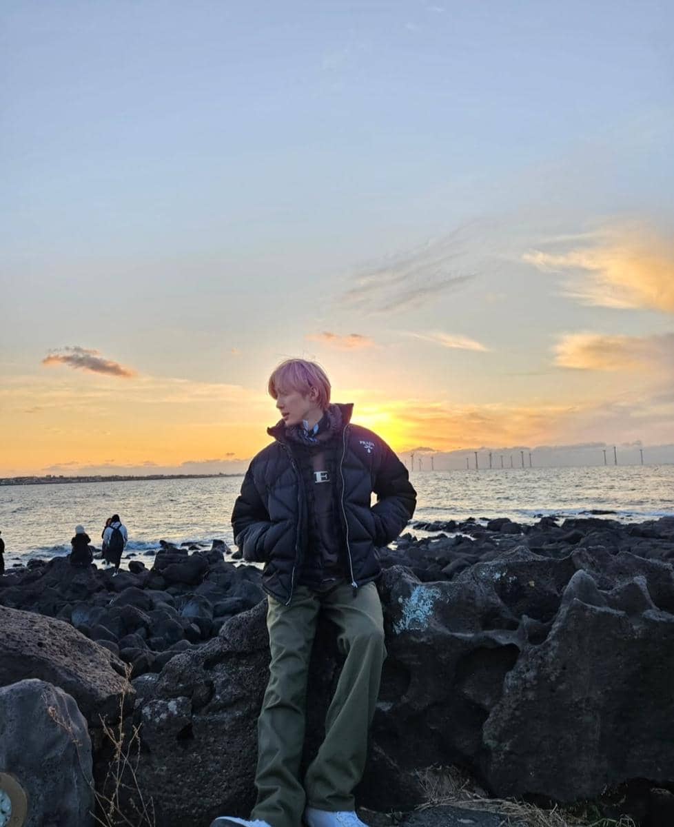 gaya outfit hangat Hui PENTAGON