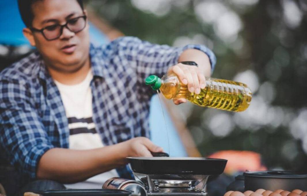 ilustrasi minyak goreng sawit