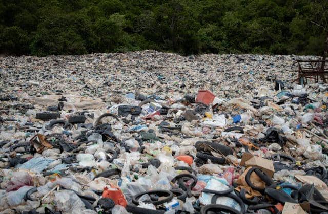 ilustrasi sampah plastik (pexels.com/ Leonid Danilov)