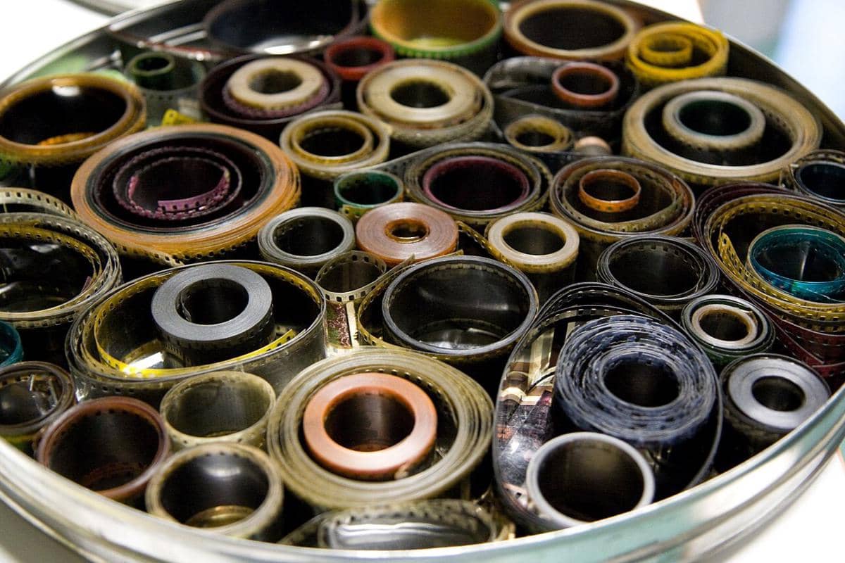 Gulungan film seluloid lama