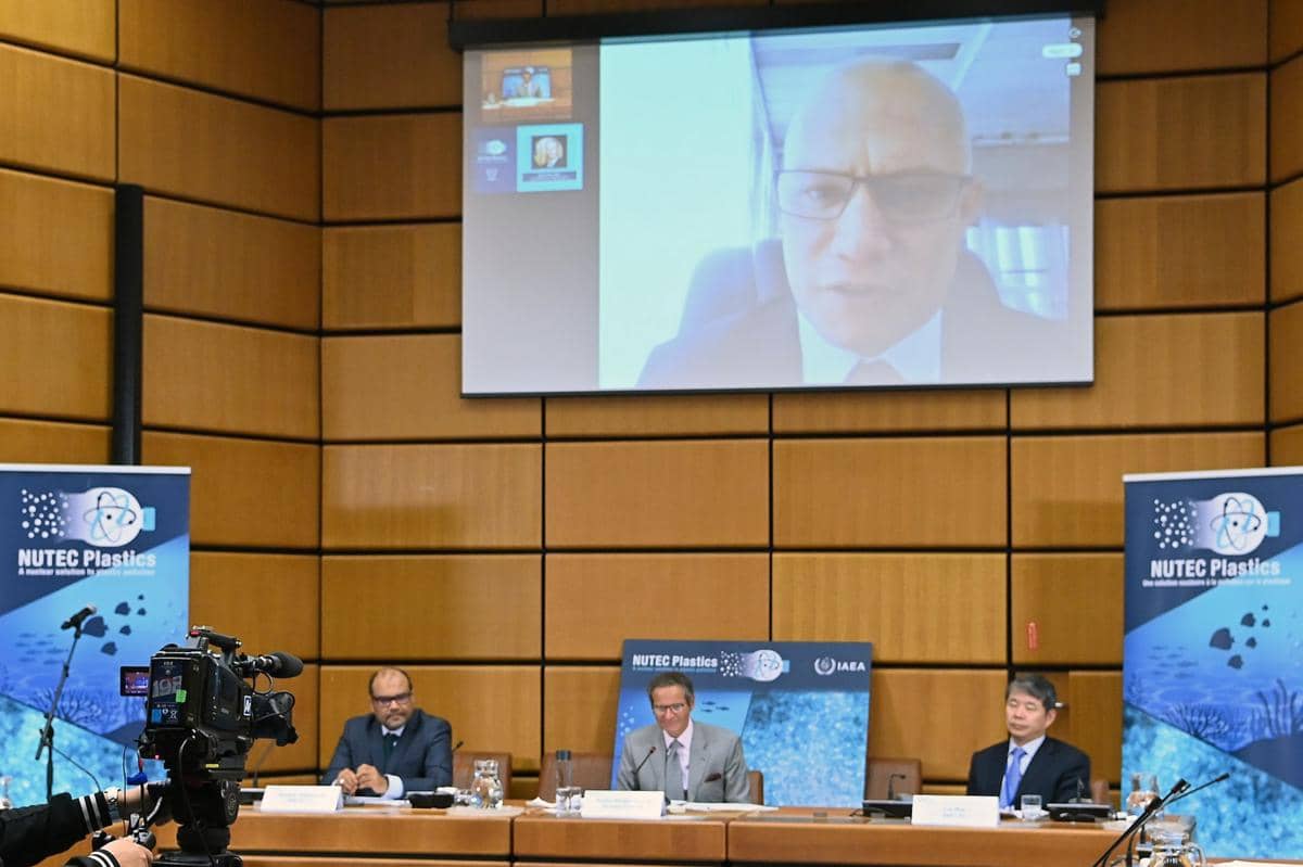 Rafael Mariano Grossi, Direktur Jenderal IAEA, memimpin sesi 1 Polusi Plastik: Tantangan dan Perlunya Aksi Global pada Meja Bundar Plastik NUTEC (virtual) untuk Kawasan Afrika yang diadakan di kantor pusat Badan di Wina, Austria, pada 2 September 2021.