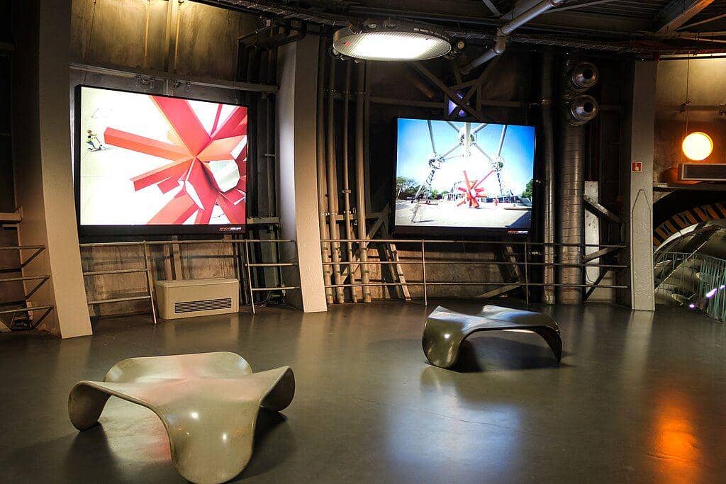 Salah satu ruang pamer di Atomium