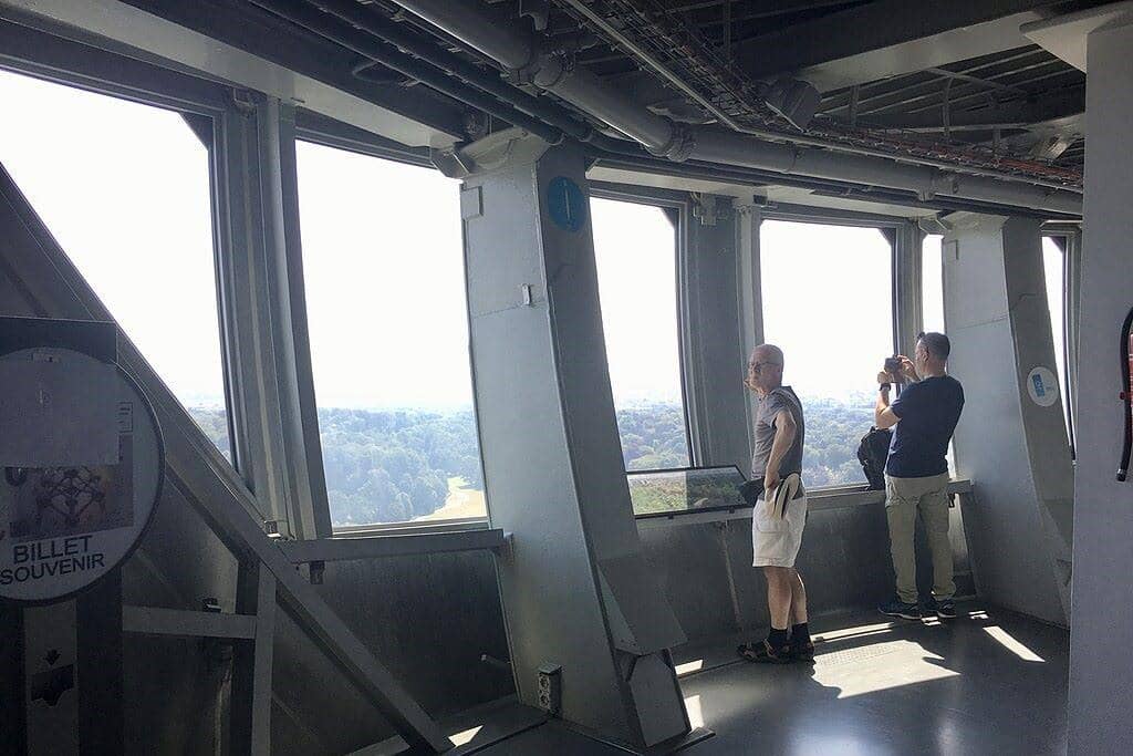 Dek observasi di Atomium