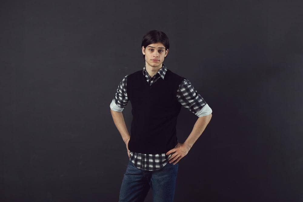 ilustrasi outfit kemeja hitam