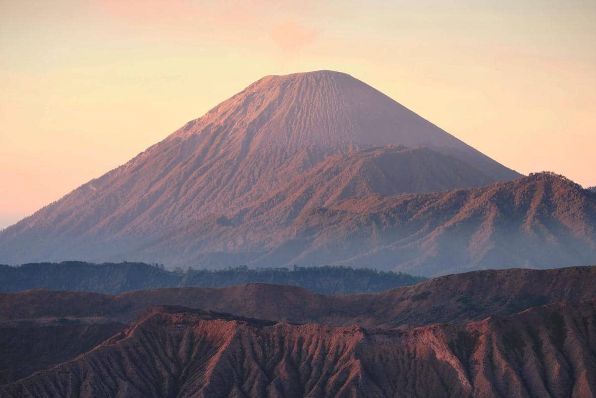 Gunung Semeru dari kejauhan