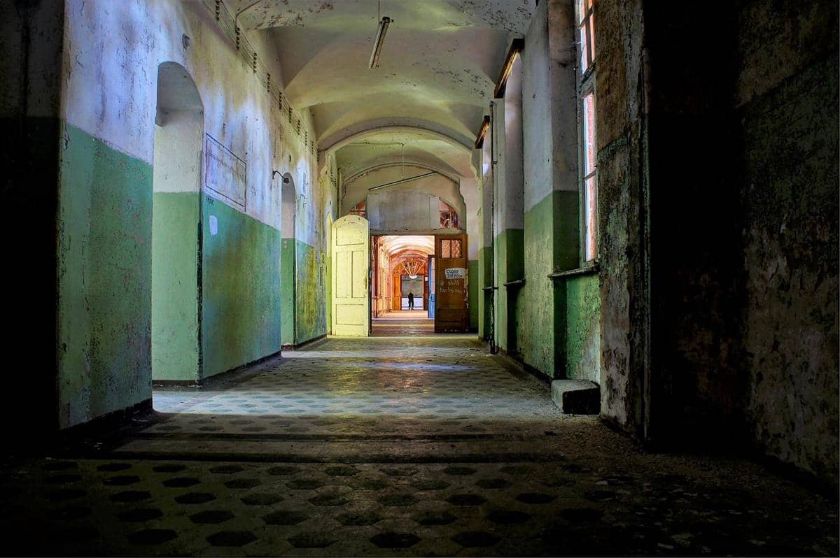 Potret koridor rumah sakit di Beelitz-Heilstätten 