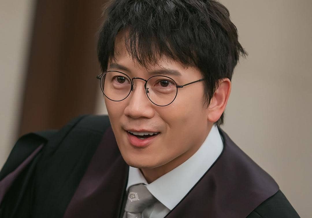 Ji Sung di drama The Judge Returns