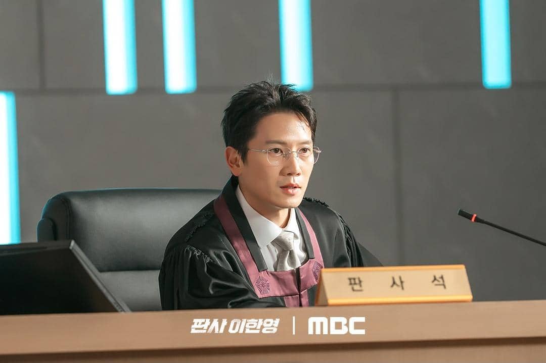 Ji Sung di drama The Judge Returns
