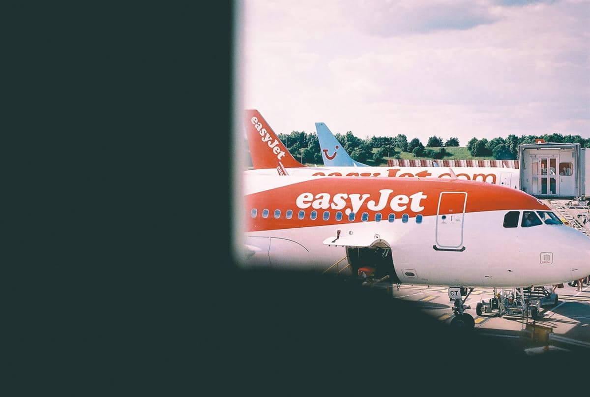 ilustrasi pesawat EasyJet 