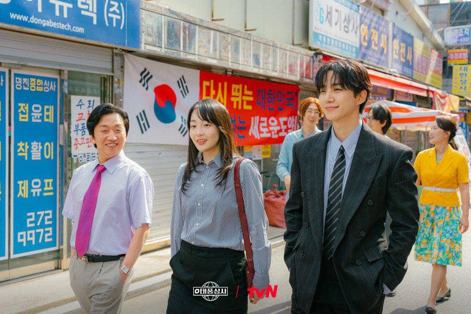 cuplikan drama Typhoon Family