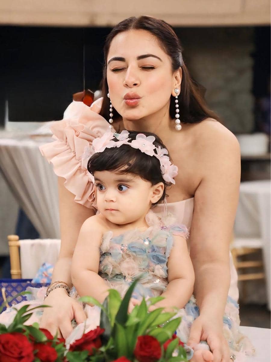ultah anak Shraddha Arya