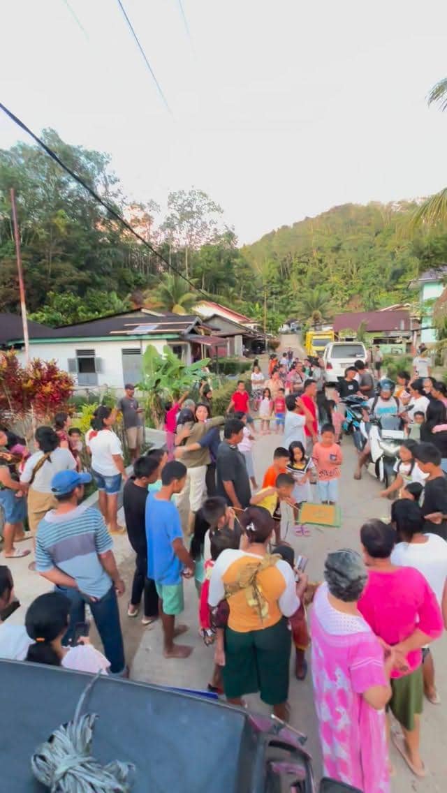 Sania Leonardo jadi sukarelawan bencana alam di Sumatra Utara.