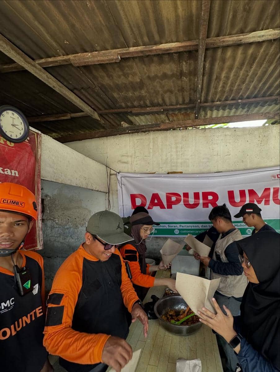 Chiki Fawzi jadi sukarelawan bencana di Sumatra Utara.