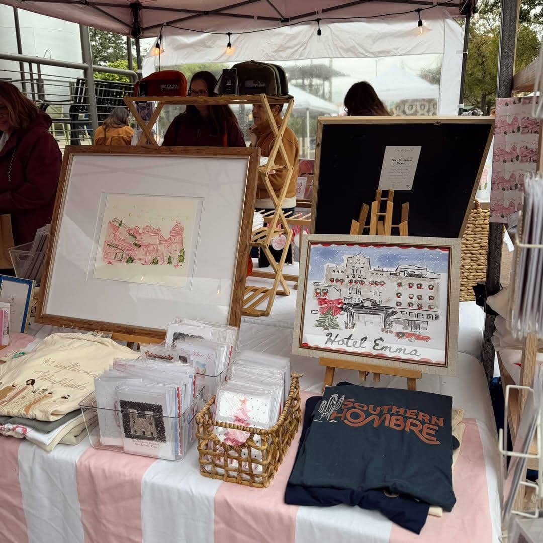 Jennifer Bachdim jalan-jalan di Kota San Antonio, Texas.